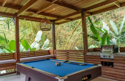 Limon House | Villa Paraíso 3 bed, 2 bath w/pool and AC-15 min from Punta Uva