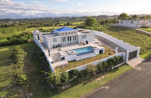 Tierras Nuevas Saliente House | Villa Patria - Luxurious Villa for 8 in Manatí, PR