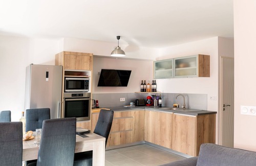 Portiragnes Villa | Villa Paulina, heart village, 5min from the beach