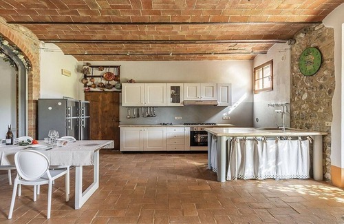 Gallina Villa | Villa Pernice: An elegant and welcoming two-story villa surrounded by the greenery, with Free WI-FI.