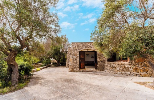 Marina San Gregorio Villa | Villa 'Petrosa' with Sea View, Private Terrace and Air Conditioning
