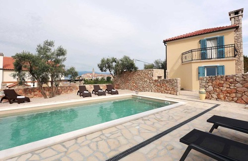 Vrbnik Villa | Villa Pinia with panoramic Seaview and heated swimming pool