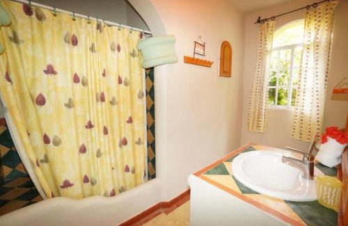 La Ceiba Villa | Villa Playa Bonita, Pool, Tropical Gardens