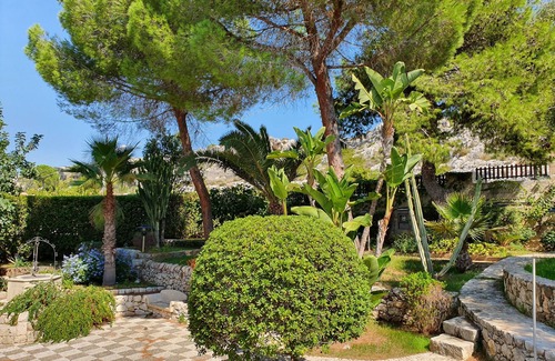 Plemmirio Villa | VILLA PLEMMYRIA. Semi-detached villa immersed in the greenery of the Plemmirio Marine Protected Oasis