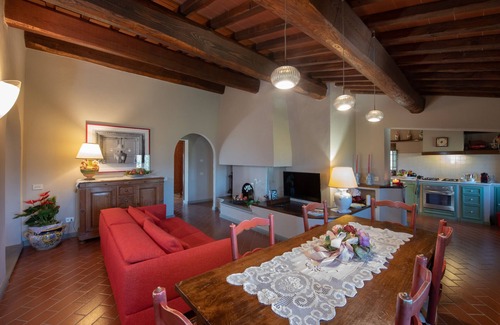 Casalguidi Villa | Villa 'Podere Bucigattolo' with Private Pool, Wi-Fi and Air Conditioning