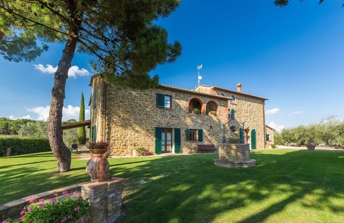 Lucignano Villa | Villa Poggiospinoso - Holiday Country villa with swimming pool in Lucignano, Valdichiana, Tuscany