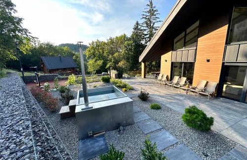 Hodrusa Hamre Ski Chalet | Villa pri rybníku STROHM