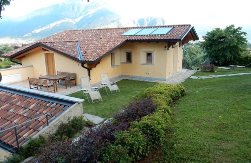 Visgnola Apartment | "Villa primula" with private jacuzzi, garden, 3 terraces, free parking