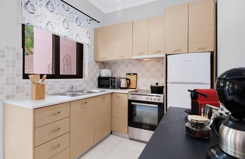 Katokhorion Villa | Villa 'Prolithia 1' with Sea View, Wi-Fi and Air Conditioning