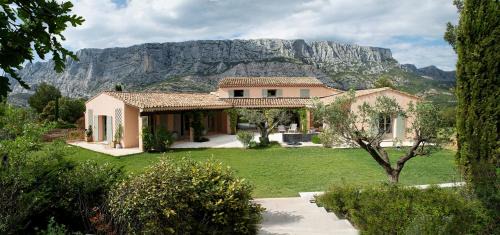 Saint-Antonin-sur-Bayon Villa | Villa provençale au cœur du pays d’Aix, piscine, vue imprenable