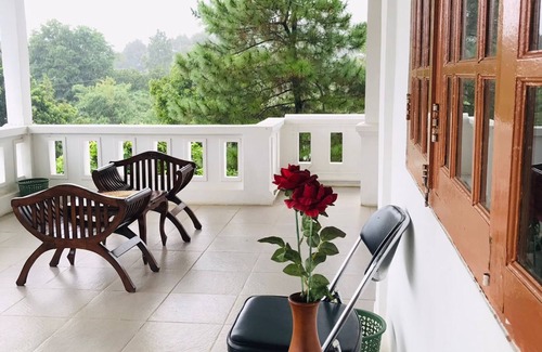 Megamendung Villa | Villa Putih Alvaro
