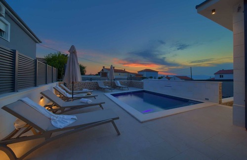 Municipality of Omisalj House | Villa QUARNARO with heated pool