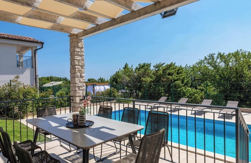 Diminici Villa | Villa Riviera Summary