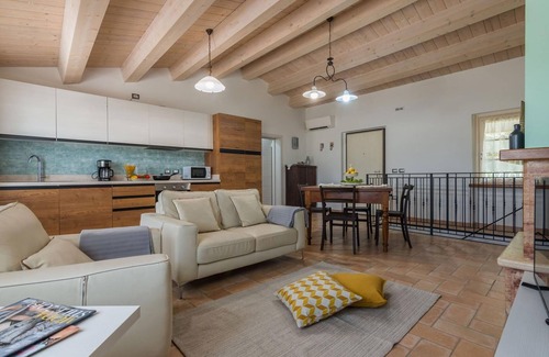 Fossombrone Villa | Villa Rosa 10 - Five Bedroom Villa, Sleeps 10