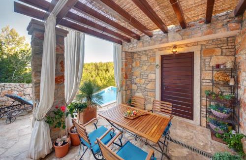Cove Basina (Jelsa) Apartment | Villa Rosa