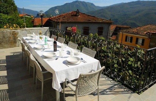 Casoli Villa | Villa Rosa. Sleeps up to 10 people,private pool(8.5m x 4.0m)+wifi radio internet