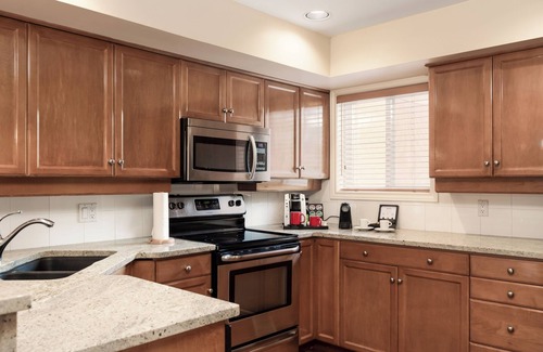 South Pandosy Apartment | Villa's At Eldorado Resort