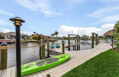 Pelican House | Villa Salty Shoreline, Cape Coral