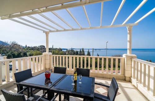 Plat Apartment | Villa Samba - Two-Bedroom Apartment with Terrace and Sea View