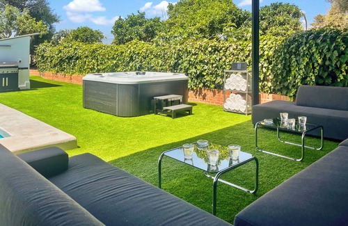 Jerez de la Frontera Villa | Villa San Patricio I Private Pool I Hot Tub I BBQ I PS5 I Aircon Rooms I 3000m2
