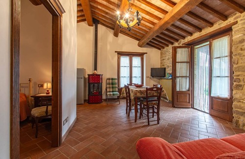 Lisciano Niccone House | Villa San Martino, two houses sharing a fenced pool, Martinino, Martinino