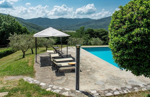 Lisciano Niccone House | Villa San Martino, two houses sharing a fenced pool, Martinino, Martinino