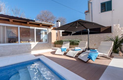 Mravince Apartment | Villa San Tonini Deluxe Apartment with private heated swimming pool