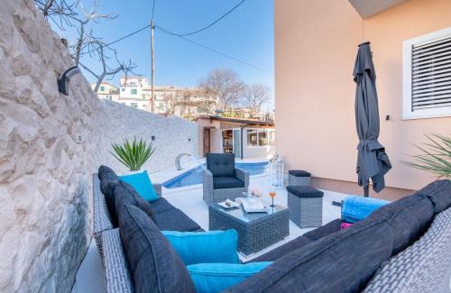 Mravince Apartment | Villa San Tonini Deluxe Apartment with private heated swimming pool