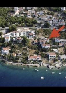 Celina Villa | Villa Saraf