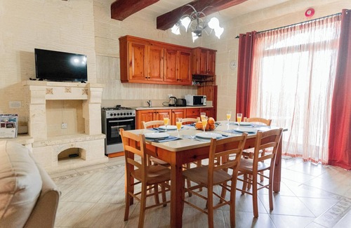 Xaghra Villa | Villa Savona 3 Bedroom Villa with private pool