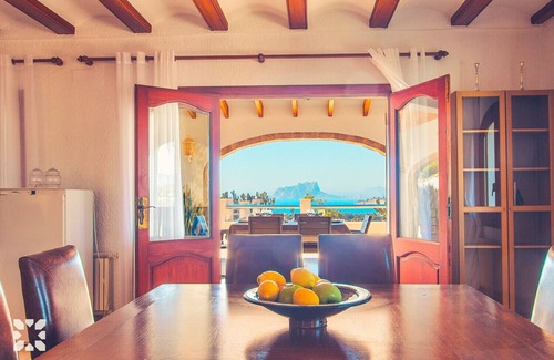 Arnella Villa | Villa SCARLETT by Abahana Villas