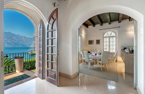 Malcesine Villa | Villa Schlosser Lake Front & Private Pool