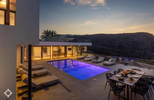 Arnella Villa | Villa Sea Happiness by Abahana Luxe