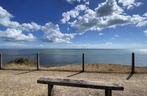 Hopton Villa | Villa sea View 3-bed Heated Pool eat bar Kids Park