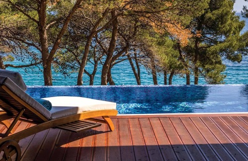 Cove Murtar Villa | Villa Serenity - Four Bedroom Villa, Sleeps 12