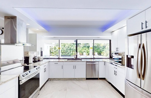 Emerald Hills House | Villa Shapira 6BR Designer Home w Pool