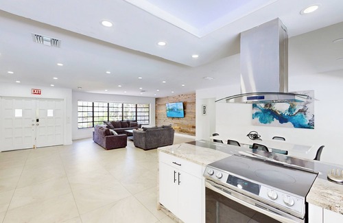Emerald Hills House | Villa Shapira 6BR Designer Home w Pool