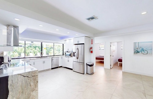 Emerald Hills House | Villa Shapira 6BR Designer Home w Pool