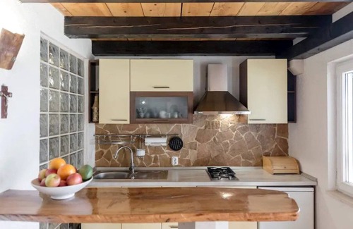 Donji Humac House | Villa SILENTE with heated pool, whirlpool, sauna, tennis court, bikes