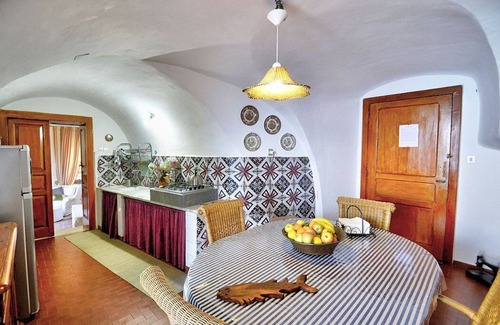 Palinuro House | Villa Simpatia B: A characteristic and welcoming apartment situated at a short distance from the beach, with Free WI-FI.