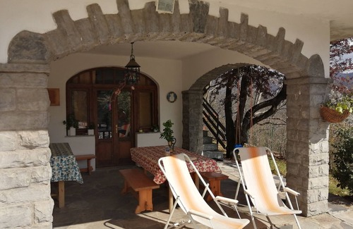 Asso Villa | Villa Singola Immersa nel Verde