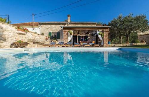 Zemunik Donji Villa | Villa Sisman, 4 bedrooms, private pool, children's playground, nature, beach