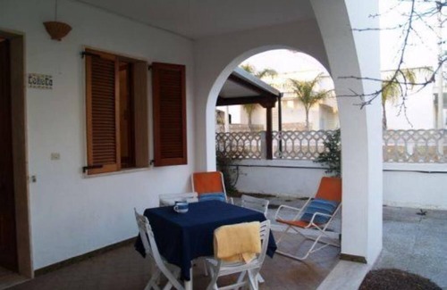 Lido Marini Villa | Villa sleeps 10: 3 bedrooms and 2 bathrooms - Lido Marini