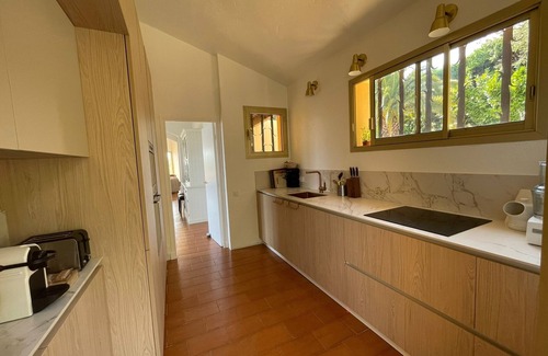 Le Tignet Villa | Villa Sleeps 10, 4 Bedrooms, with Pool and Sea and Mountain View