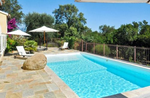 Bravone Villa | Villa spacieuse avec piscine à Linguizzetta 220 m² 14 personnes