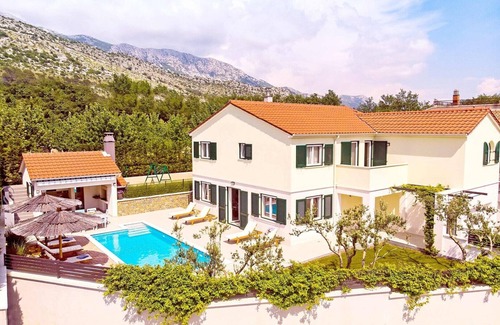 Omis Villa | Villa Stozak, private heated pool, cinema room and sauna, 7 km from beach