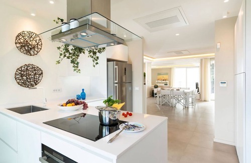 Stazzo Villa | Villa Sul Mare - Eight Bedroom Villa, Sleeps 16