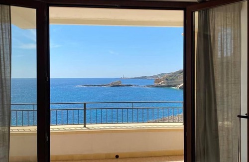 Augusta House | Villa sul Mare, il Mare Dalla tua Camera da Letto, 20 Scalini e ti Puoi Tuffare