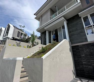 Dinoyo Villa | Villa Sunrise F1