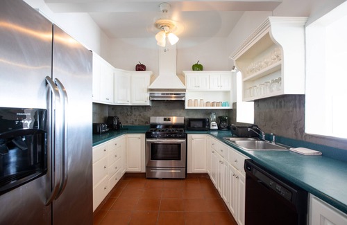 Maho Villa | Villa Sunshine: Beachfront! 10 min. walk to the famous Maho Beach!